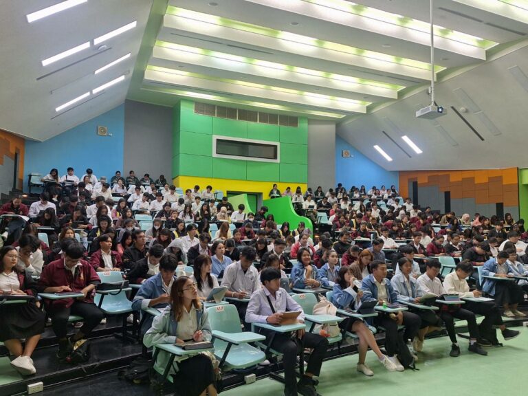 บรรยายพิเศษวิชาเตรียมสหกิจศึกษา