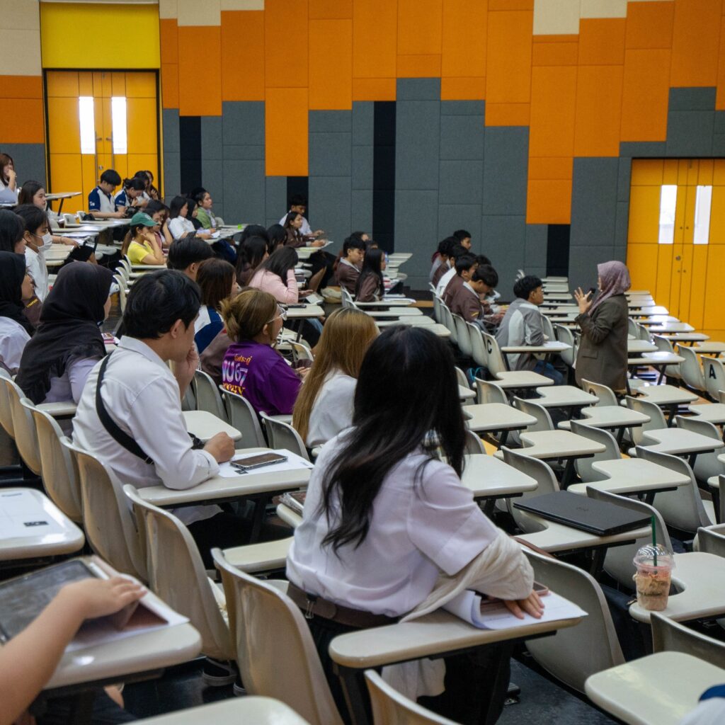 อบรมเตรียมความพร้อมนักศึกษา