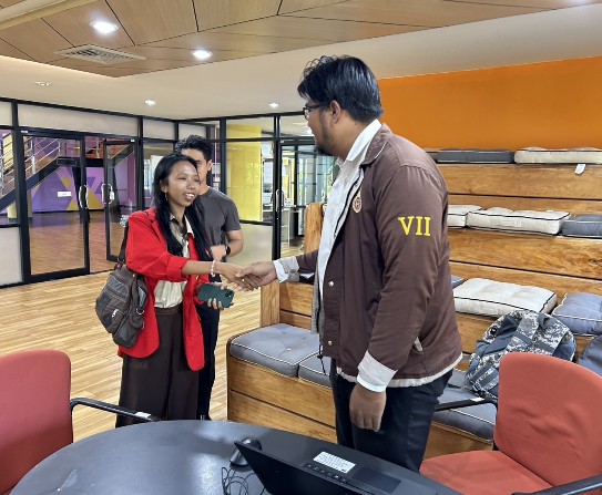 พานักศึกษาเยี่ยมชมสถานที่สหกิจศึกษา