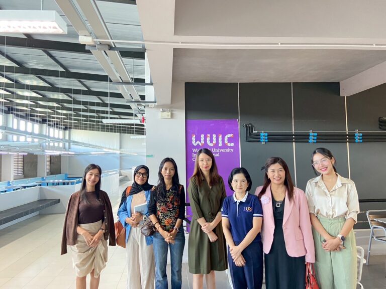 พานักศึกษาเยี่ยมชมสถานที่สหกิจศึกษา